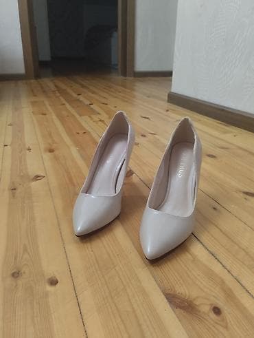 dəvə şubası: Qadın klassik tuflisi – OPIRUS, 35 ölçü - Rəng: açıq bej/nude - — 4