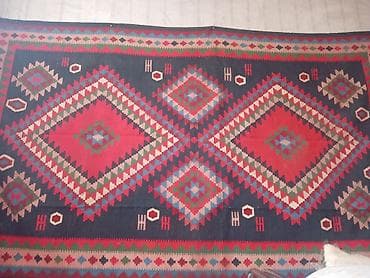Qədim üslubda kilim xalça - Naxış: Geniş mərkəzi romb kompozisiyalı
