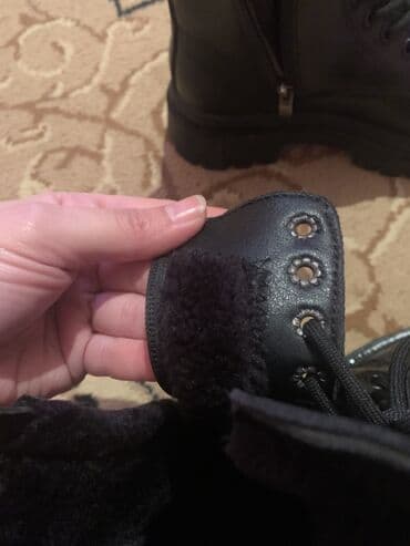 Ayaqqabılar: Qara rəngli uniseks qış botları Brend İstanbuldan alınıb 55 manata. 38 — 3