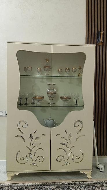 Yeni kimidir! Az istifade edilib! Möhkem materiali var! Klassik