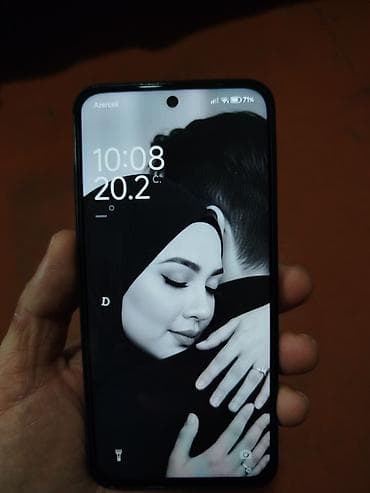 aksiyon kamera: Məhsul: Smartfon (üçlü arxa kamera və ön kamera deşikli ekran) — 2