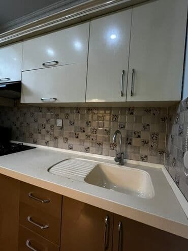 стол стойка для кухни: Tecili! Metbex mebeli satilir! Ölçüler: uzunluq - 2,60 m, en - 60 sm — 4