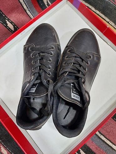 prada: Qara rəngli uniseks krossovkalar - Marka: LIVEN’S (etiketdə — 4