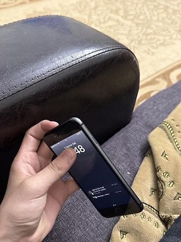 kredit telefonlar: IPhone 8, 64 GB, Qara, Barmaq izi — 4