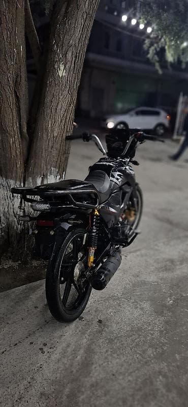Salam moto tam idiyal vezyetdedi her bir seyi islek di arxa stopundan