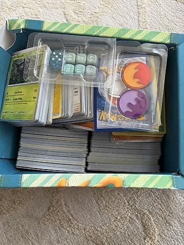 gitara simi: Pokémon TCG kolleksiya dəsti - Böyük ölçülü tematik qutuda qarışıq — 1