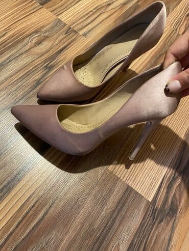 Ayaqqabı çox az geyinilib, 50 manata alınıb, 38 razmerə uyğundur lalafo.az -da Ayaqqabı çox az geyinilib, 50 manata alınıb, 38 razmerə uyğundur