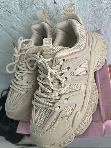 bej qadın krossovkaları: Qadın krossovkası 36 ölçü – rəng: krem/bej, açıq çəhrayı detal və — 1