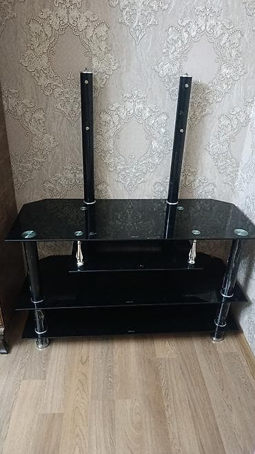 Düz TV altlığı, Polkalı, Şüşəli