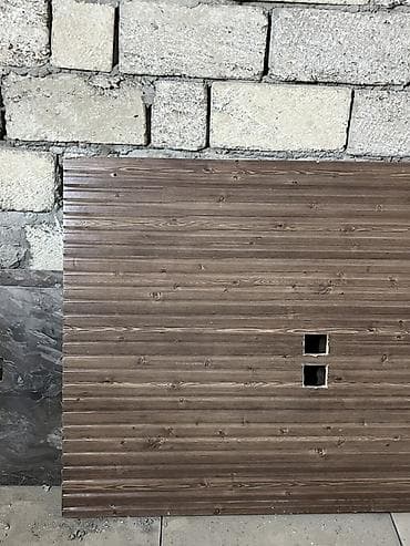 qaraj darvazasi: Mebel daraq panel. - Rəng: tünd qəhvəyi (ağac fakturalı). Ölçüsü  — 2