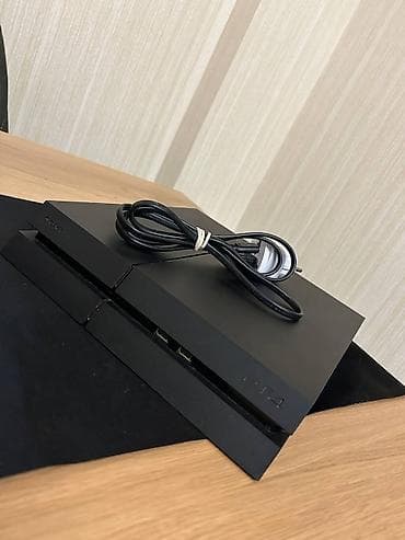 ps3 pultu: PS4 super vezyetde hec bir problemi yoxdur.Pult yoxdur.500gb yaddaw — 1