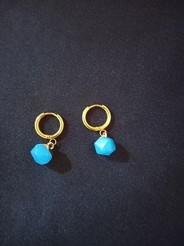 mini çanta: Paslanmaz metaldan rəngli qaşlarla üzük, sırğa, klon dəsti. Və ayrıca — 7