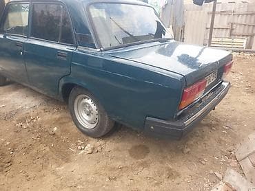 nolyedi maşın: VAZ 2107 sedan - Kuzov: 4 qapılı sedan, tünd yaşıl rəng - Mühərrik — 6