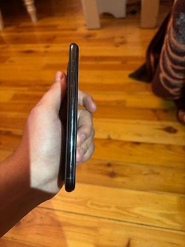 2 el televizor: IPhone 11 Pro, 256 GB — 6