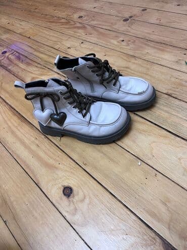 детская зимняя обувь на овчине: Uşaq üçün şnürlü qış botları - Rəng: açıq bej/boz üst, tünd boz — 2