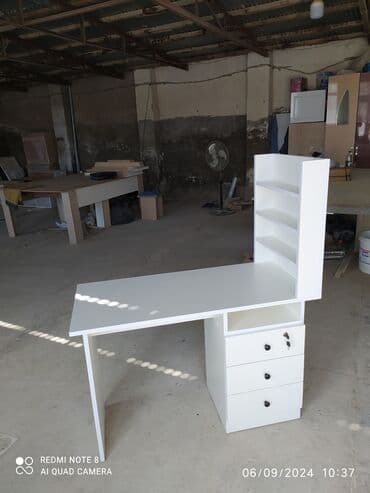 стол для наращивания ногтей: Новый, Стол для маникюра, Без зеркала — 1