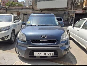 kia optimal: Kia Soul, mavi rəng, Azərbaycan nömrə nişanı 77-TM-583 — 1