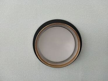 Qara və qızılı haşiyəli dairəvi tavan lampası. Müasir dizaynı ilə