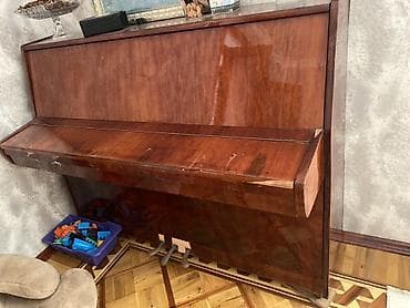 piano aliram: Akord PianinoQəhvəyi rəngli, parlaq lak örtüklü pianino. Korpus — 1