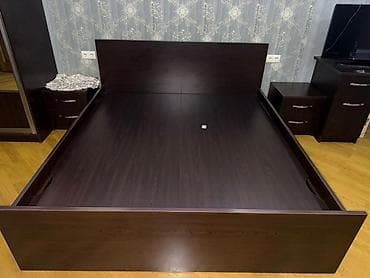 akvaryum baliqi: İkinəfərlik taxta çarpayı və döşək dəsti
İki tumba
Narimanov rayonu — 3