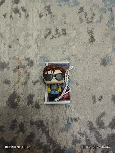 elektron divar saat: Stranger Things mövzusunda mini fiqur asma aksesuarı - Dizayn: Gün — 1