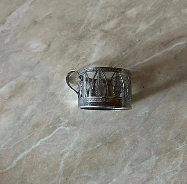gümüş stəkan: Metaldan hazırlanmış fincan altlığı (fincan tutacağı). - Material — 2