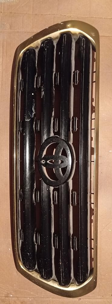 ford transit radiator: Avtomobil ön radiator barmaqlığı - Rəng: qara mərkəz, qızılı çərçivə — 1