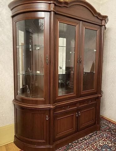 Şüşəli dolab vitrini