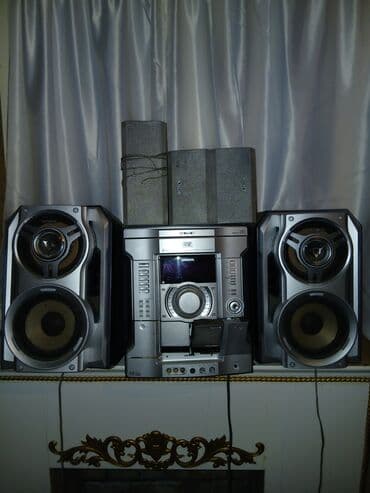 Sony markalı "3 Disc Changer" funksiyasına malik ev audio sistemi