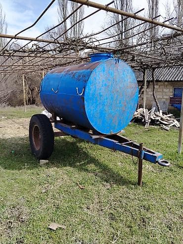 traktorlar t40: Su çəni qoşqu

3 ton 400 litir su tutur — 1