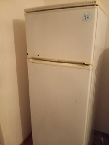 Məişət texnikası dəsti - Soyuducu: İki qapılı model, yuxarıda