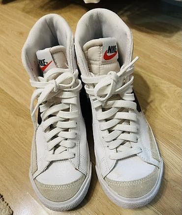 nike jaket: Nike Blazer Mid – ağ rəngli, qara Swoosh loqolu yüksək boğaz idman — 2