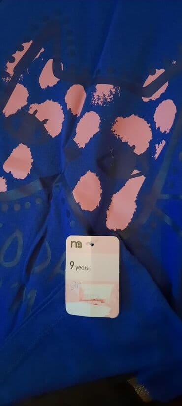 3 duymə koynək: Müxtəlif razmerli köynəklər.Hər biri təzədi.Biri 10 manat.deaktiv — 1