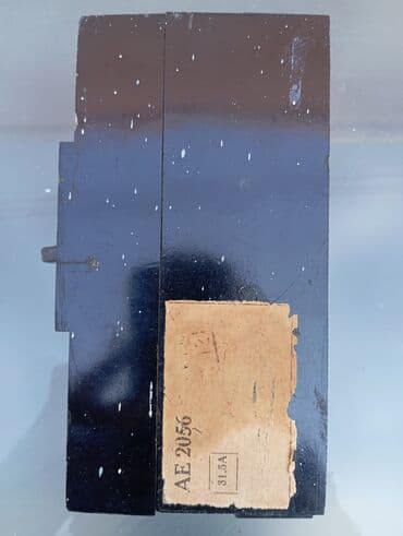 nol faza matorlar: Avtomatik açarın AE 2056 M-1 00-00 V3 A modelidir. 660 V-da işləyir — 2