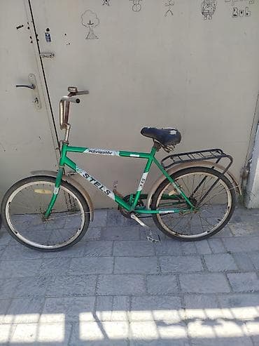 velosiped baqaji: Yaşıl rəngdə STELS Navigator velosipedi. Bu model alçaq çərçivəyə — 1