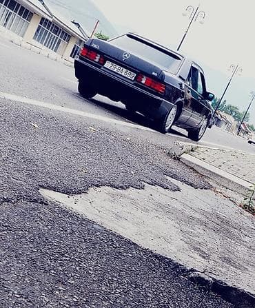 usax masini: Mercedes-Benz 190: 2 l | 1990 il Sedan — 8