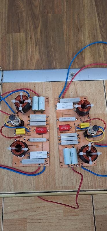 audio sistem: Bmc rcf dinamikə uyğun bmc pişalkaya uyğun krossover səslənma əla fona — 2
