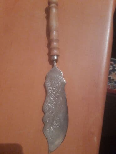 Dekorativ oyma bıçaq - Bıçaq hissəsi metaldandır, üzərində zərif