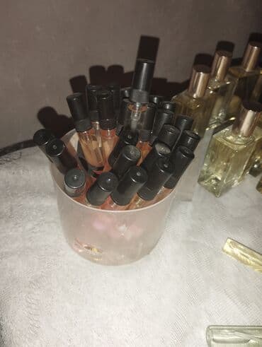 Qoxular – ətir nümunələri və kvadrat şüşə butulkalar - Məhsul: Sprey