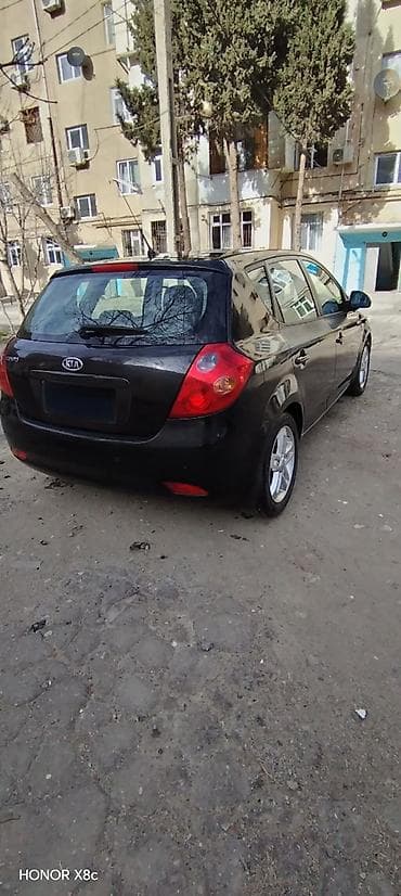 Motonəqliyyat: Kia cee’d hatchback - Kuzov: 5 qapılı hatchback, qara rəng - — 4