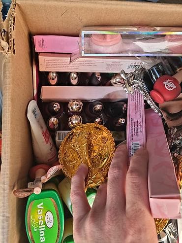 uz kremi: Kosmetik dəst, Huda Beauty, >10 məhsul, Yeni, Ünvandan götürmə — 6