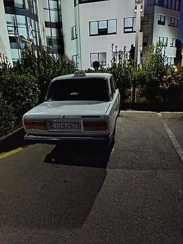 tıraktor satışı: VAZ 2107 sedan – ağ rəng, qara radiator barmaqlığı və bamperlər, qara — 3