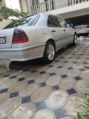 07 şəkili: Mercedes-Benz C-Class: 2.2 l | 1999 il Sedan — 9