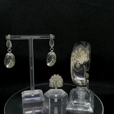 gumuş əşyaları: Dəstə daxildir: Bilərzik, Gümüş — 2