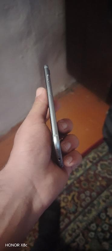 iphobe se 2016: IPhone 6, Space Gray, Barmaq izi — 6