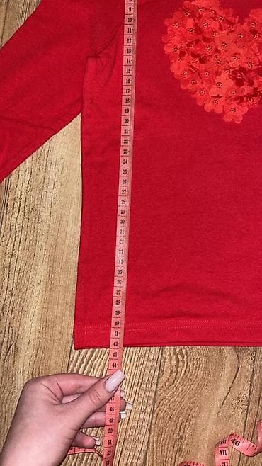 Donlar: Qırmızı qız köynəyi – uzunqol, balıqçı yaxalı. - Ön hissədə parıltılı — 4