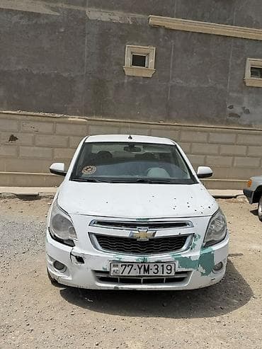 priora qapi: Chevrolet Cobalt sedan – ağ rəng, 4 qapı, ön ötürücülü. - Sürətlər — 4