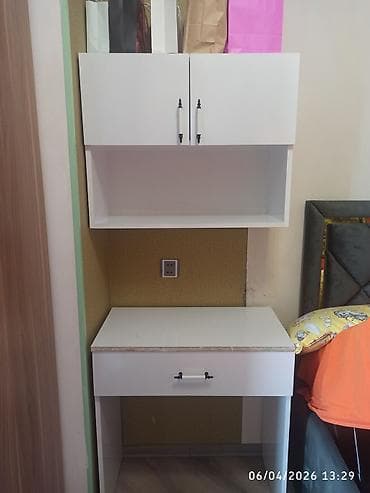 komputer oturacağı: Ağ rəngli kompakt iş masası və üst divar rəfi dəsti - Material — 2