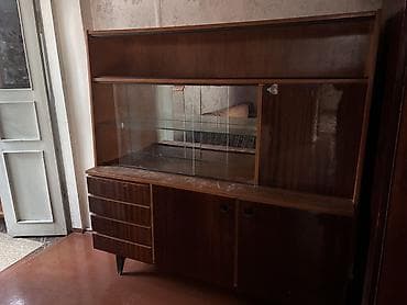 Retro vitrinalı bufet şkaf - Material: taxta korpus, laklı səth;