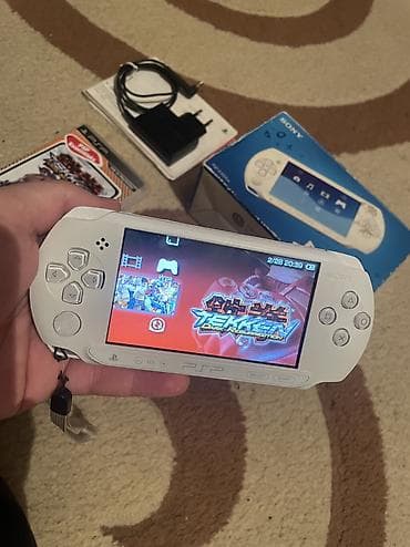 Sony PSP Street ( PSP E1004 ) ideal vəziyyətdə 32 GB yaddaş kartı